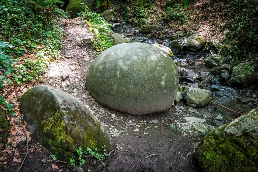 کشف سنگ های بیگانه در بوسنی
